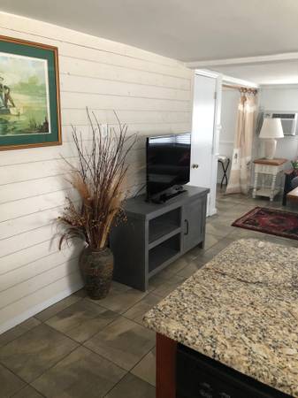 $2,200 / 1br - IOP beach apartment for single person-across street from beach access (ISLE OF PALMS)64016106253185124