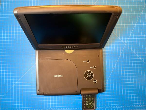Insignia portable DVD player with remote and charger 1