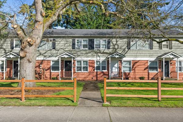 $1,725 / 2br - 850ft2 - Translation Service Available, Off Leash Dog Run, 2/bd (8333 32nd Avenue South, Lakewood, WA)63852483507843123