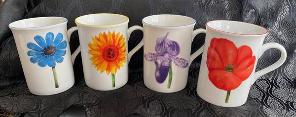 *** Set of 4 Ceramic Floral Coffee Mugs - *NEW* *** 1