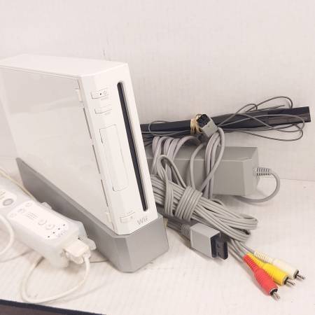 Nintendo Wii with all Cables, WiiMote, Nunchuk, HDMI adapter 1