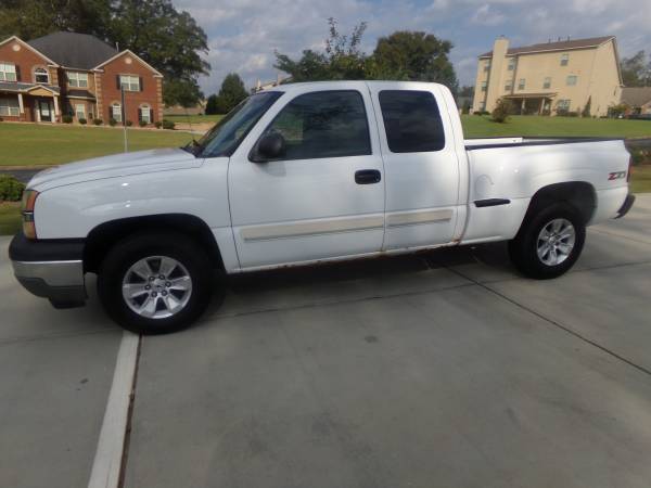 2006 chevrolet silverado 1500 lt z71 5.3 v8 4x4(170K)hwy mi runsxxx - $4,995 (riverdale)63621355886465121
