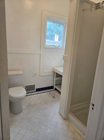 $1,825 / 1br - Sunny One-bedroom with PG&E included in a great neighborhood!!!! (oakland lake merritt / grand)64030484331522124