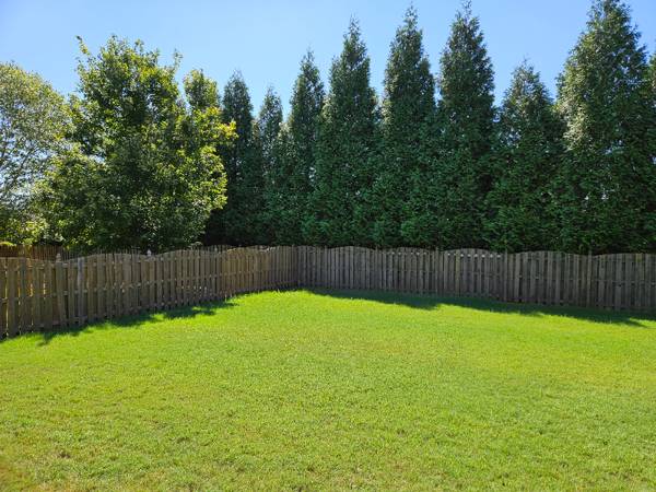 $1950.00 / 4br - 2005ft2 - 72 Maple Grove Lake Forest Huntsville,Al63801883107585122