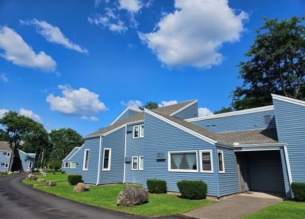 $1,595 / 1br - 504ft2 - Off Street Parking, Pet Friendly Community, Air Conditioner (51 Hopmeadow St, Simsbury, CT)63989075643650120