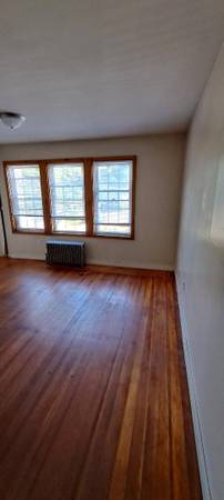 Bedroom yard parking Internet utilities 1