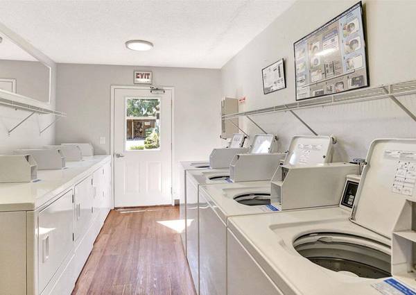 $1,595 / 2hab - ¡OBTÉN $300 DE DESCUENTO! Cerca del Área Natural Spring Park + Ventanas de Alta Eficiencia Energética (Milwaukie Heights)63672547627521123
