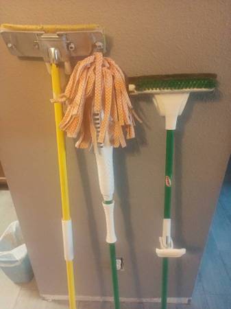 Mops 1