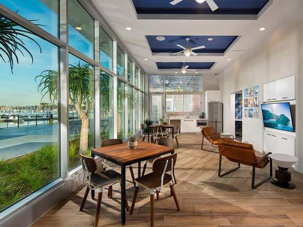 $6,680 / 2br - 1223ft2 - Sofisticado de 2 dormitorios/2 baños, islas de cocina, enfriadores de vino (Marina Del Rey)63840112657283120