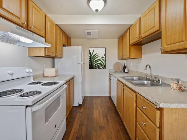 $1,325 / 1br - 675ft2 - Reserve Today, Large Closets, On-Site Management, Balconies/ Patios63995108570243124