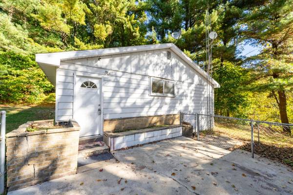$124,900 2-bed home on 2 acres with LAND CONTRACT TERMS AVAILABLE! (Lawton, MI)64151607167874123
