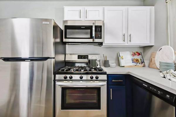 $1,500 / 2br - 1200ft2 - A cozy place for you and your pets to call home. Pet friendly! (Las Vegas)63859500742913122