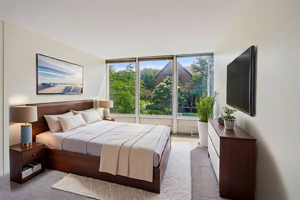 $1,345 / 1br - 750ft2 - NEWLY RENOVATED, TOP FLOOR: $500 off 1st mo. if lease starts by 11/1! (Prospect Park, Minneapolis)64003962094979120