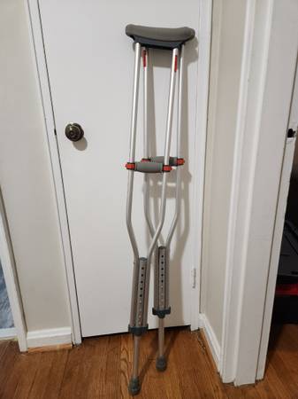Adult crutches 1