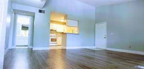 $1,750 / 1br - NIC 3RD FLOOR CONDO.. LARGE SCREENED IN TERRACE.. WOOD FLOORS. (POMPANO BEACH)64049277698434121