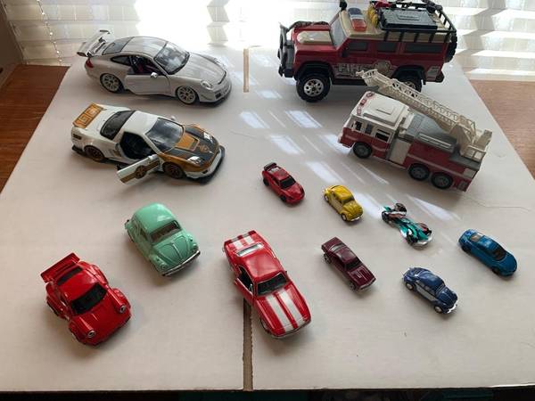 LOT (13) CARS & TRUCKS 1