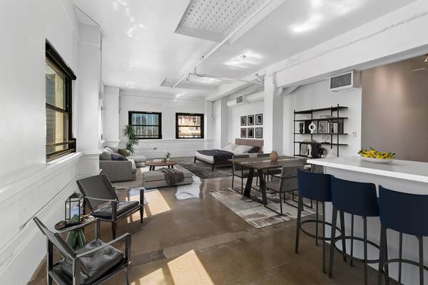 $2,495 / 1br - 950ft2 - LARGEST ONE BEDROOM LOFT! HISTORIC BUILDING! ONE MONTH FREE!63932990655234122