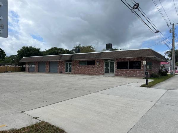 $6,500 / 4000ft2 - 4000 SF Commercial Space – Lease Re-Assignment – High Traffic on Midwa (Fort Pierce)63799712144899121