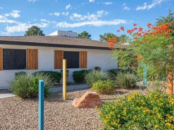 $1,225 / 2br - 940ft2 - Hermosas áreas verdes, pisos con estilo de madera, mantenimiento en el lugar63907028856067121