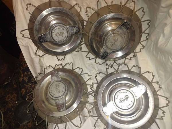 1962 - 1963 CHEVY IMPALA HUB CAP CENTERS 1