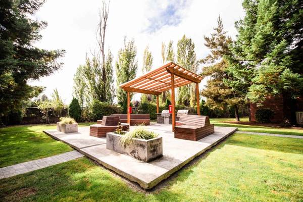 $1,575 / 2br - 880ft2 - Stunning 2BD/1BA With Wood Burning Fireplace!63948085104003120