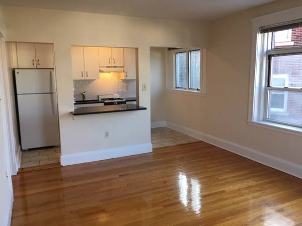 $2,400 / 1br - NO FEE. Stone "breakfast bar." Heat, hw, cook gas incl. Hardwood. (Somerville)63699276428033120