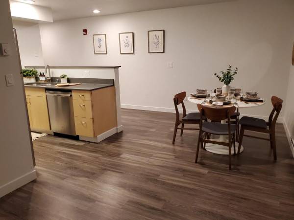 Chic 1 BR w/ Community Room-Minutes from Puget Sound Fun! 1