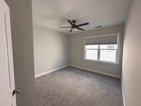 $750 / 160ft2 - ROOM for RENT RTP (Ellis Road and I-885)63968070187651121