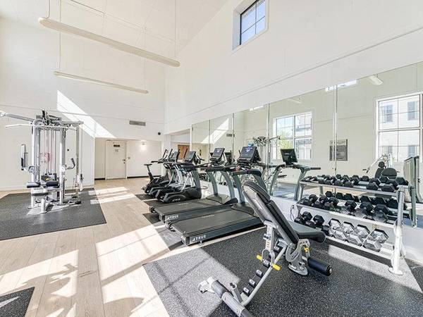 $1,499 / 2br - 880ft2 - Mature Trees and Landscaping, Middle Floor, Clubhouse (Colorado Springs Central by University Park South of Ac)63668435108483124