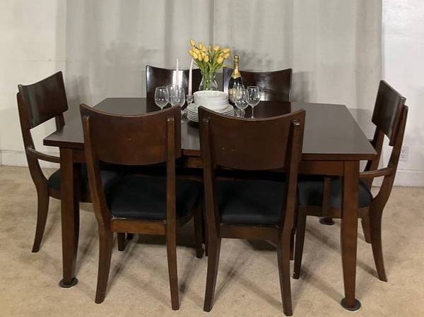 Extendable Dining Table with 8 Chairs! 1