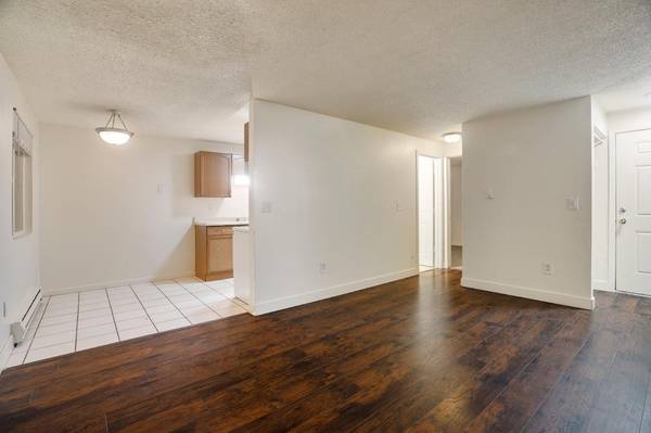 $1,350 / 2br - 690ft2 - Online Payments Available, Basketball Court, Park Like Setting (Lakewood)63688462418817124