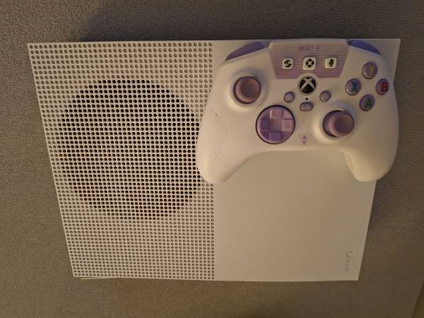 Xbox One S 1