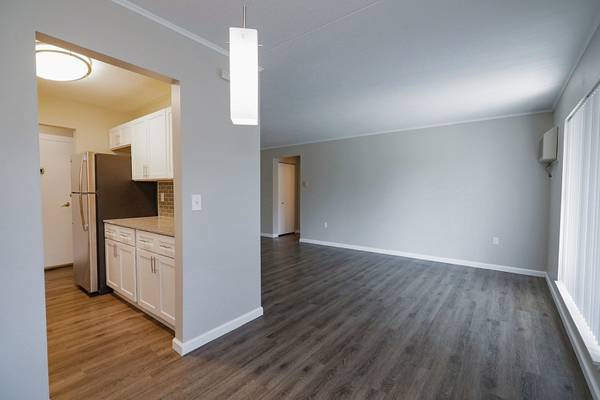 $1,325 / 2br - 860ft2 - Smoke-Free Building, On-Site Maintenance, 2bd 1ba (7 Dorchester Drive, Pittsburgh, PA)64013533218050121
