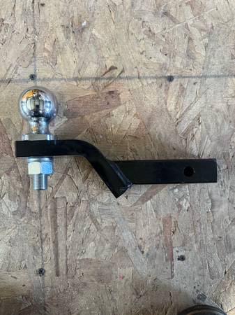 NEW 1 1/4” Tow Hitch with 2” Ball - $20 (Ferndale)63435811744771121