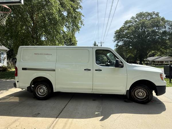 2015 Nissan 2500 hd - $8,20063613323724673122
