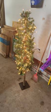 Pre-lit pencil tree 1