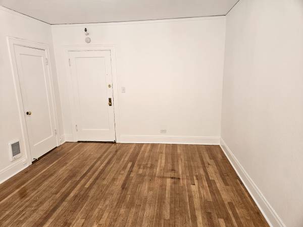 $1,099 / 354ft2 - BRIGHT AND COZY TOP-FLOOR APT. SETTLE IN FOR FALL! (PORTLAND)63956499514115122
