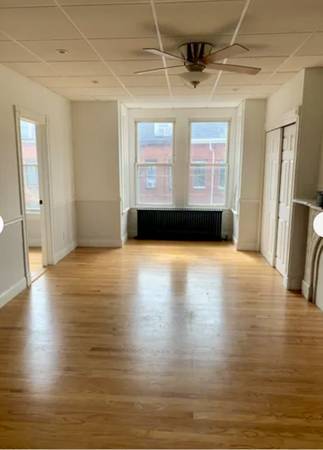 $2,500 / 2br - No Fee…Sunny 2 bedroom , hardwoods, Walk to the T (East Boston)63620245401345122