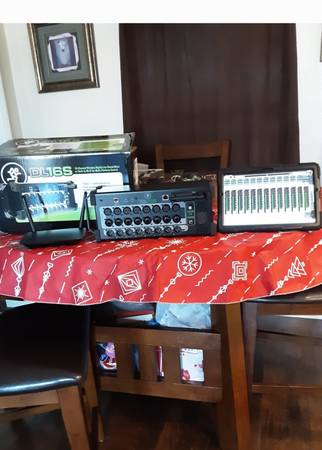 Mackie DL16S  and router and tablet 1