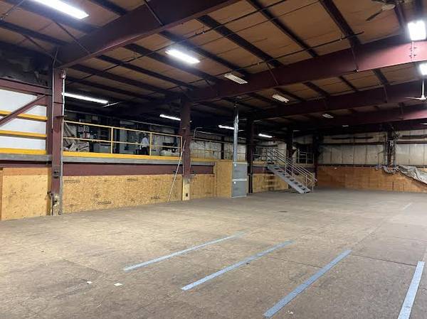 $1 / 9600ft2 - 9,600 SF SECOND FLOOR COMMERCIAL SPACE FOR LEASE (Somersworth NH)63931657251202123