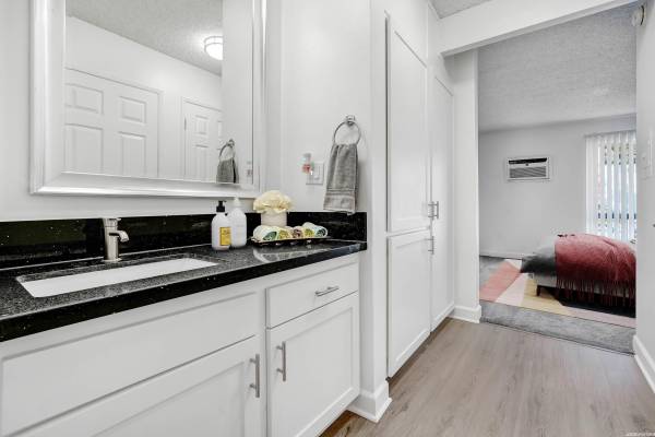 $1,995 / 1br - 800ft2 - $1995 OFF - Quartz Counters - SS Appliances - 1 Bedroom in Tarzana (Tarzana)63952932903299123