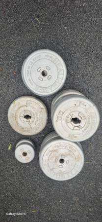Banco de pesas, pesas y juego de barras - $165 (East Bridgewater)63471244799619122