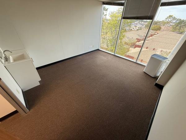 2+ Room Office Space w/💦 only $695/month 1