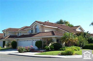 PRIVATE Bedroom With SHARED Double Sink Bathroom 1
