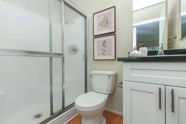 $3,849 / 3br - 1300ft2 - Acceso a Internet de alta velocidad, listo para cable, despensa (Santa Clarita)63857623023363120