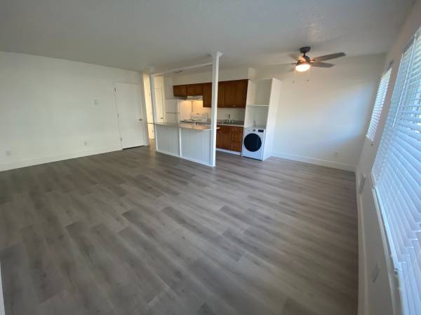 $1,325 / 1br - 680ft2 - Get $100 Off Rare 1 Bed w/ In-Unit Washer/Dryer Combo! Don't Miss Out! (Gladstone)63842023134977120
