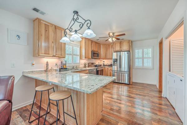 $1,260 / 1br - 855ft2 - Bonneau lake view rental near woods with Wrap-Around Deck good for one64016109030659124