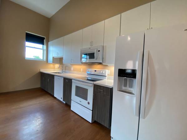 $1,949 / 1br - 867ft2 - GARAGE PARKING SPECIAL! 1 Bedroom -All Utilities Included (83 Hanover St. Manchester)63931519848578124