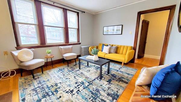 $2,800 / 2br - ♦SUNNY SPACIOUS CORNER 2 BEDROOM STEPS TO DAVIS SQUARE!HEAT INCLUDED! (Somerville - Davis Square)63828557187075121