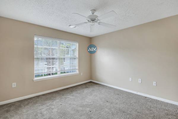 $1,600 / 2br - 1053ft2 - Beautiful Top Floor Villa in the Charming Woodbridge Neighborhood! (Bluffton)63951149671938124